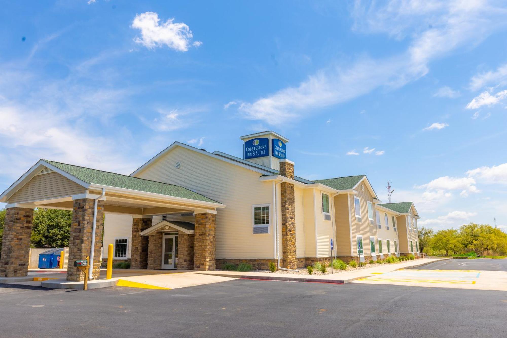Cobblestone Inn & Suites - Winters Esterno foto