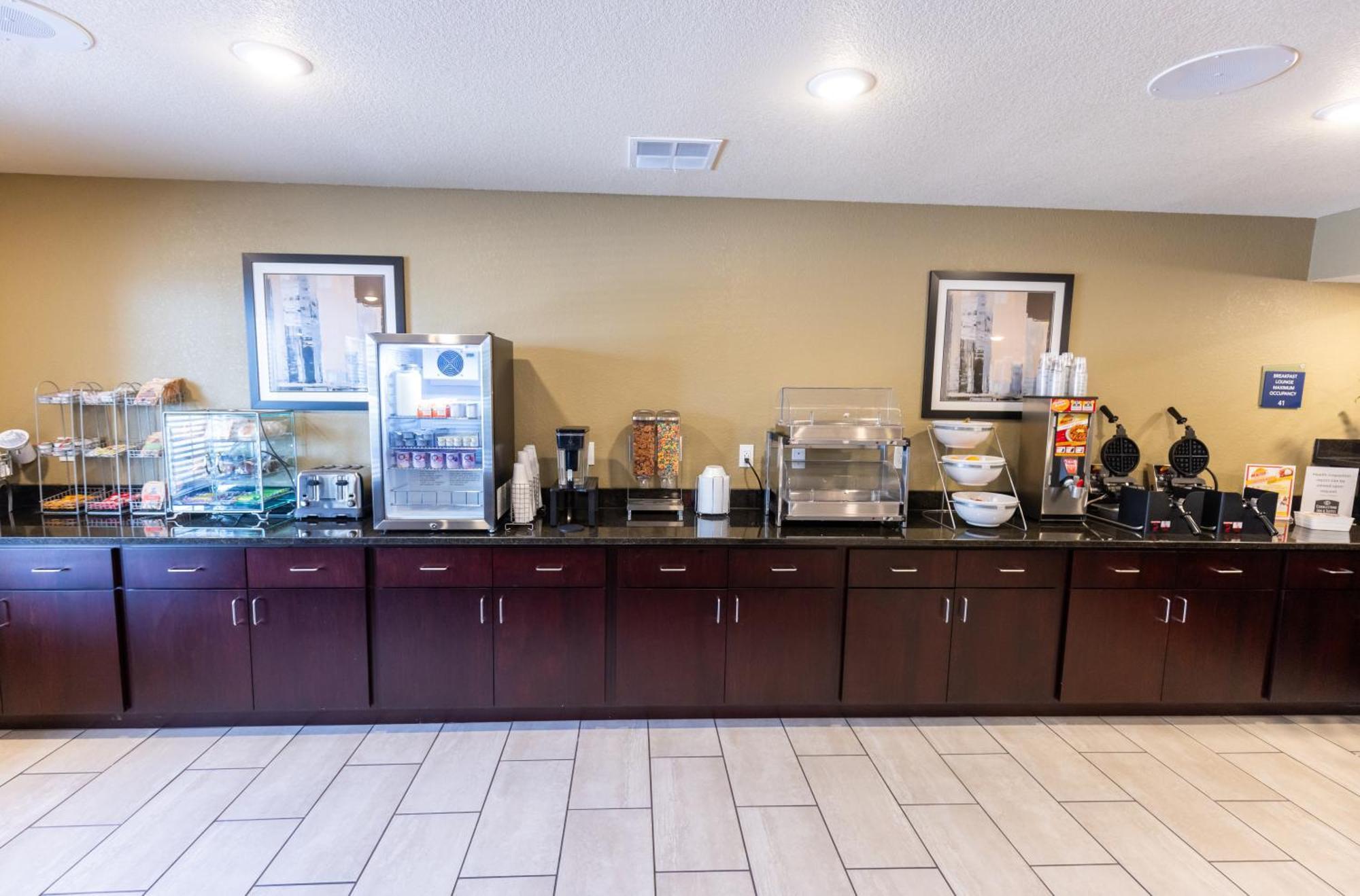 Cobblestone Inn & Suites - Winters Esterno foto
