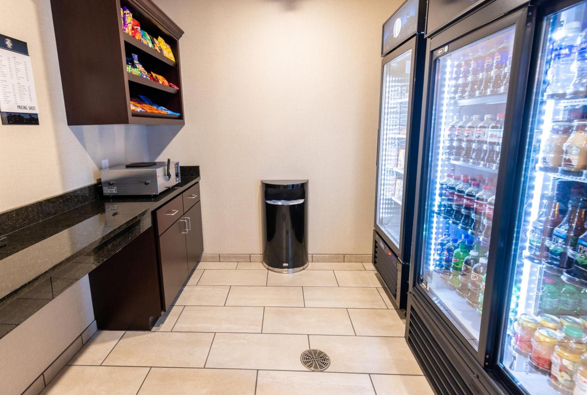 Cobblestone Inn & Suites - Winters Esterno foto