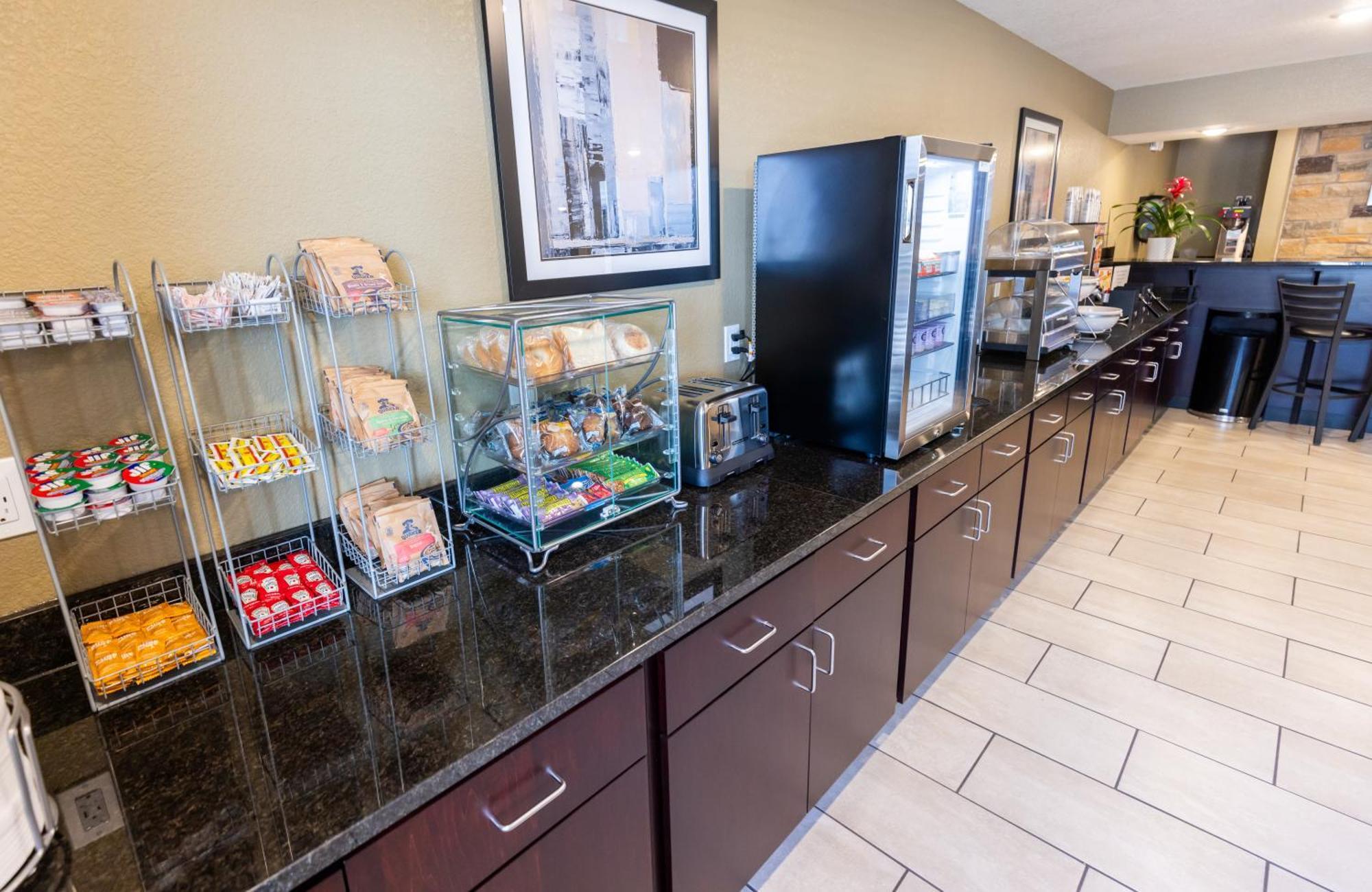 Cobblestone Inn & Suites - Winters Esterno foto