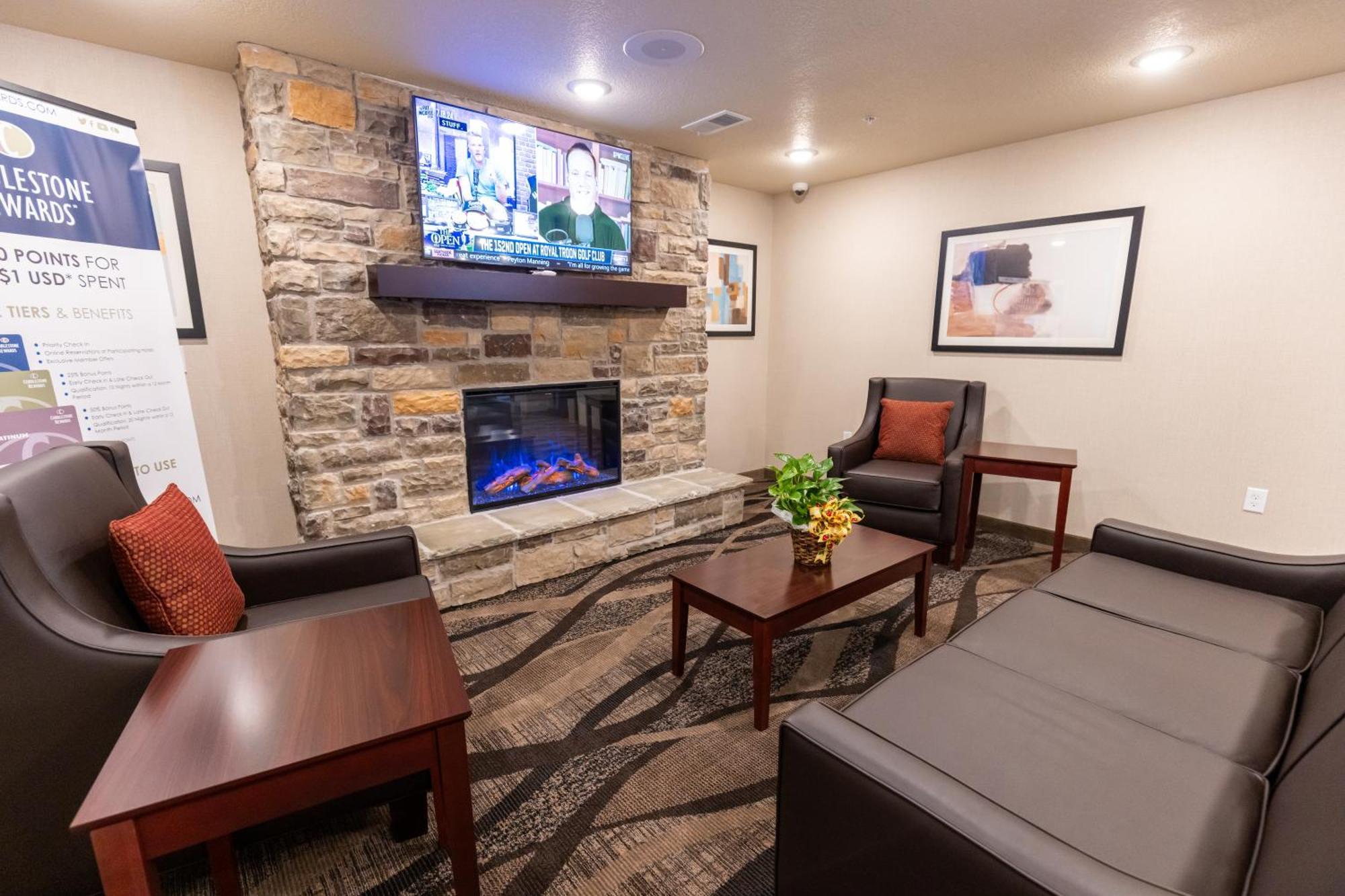 Cobblestone Inn & Suites - Winters Esterno foto