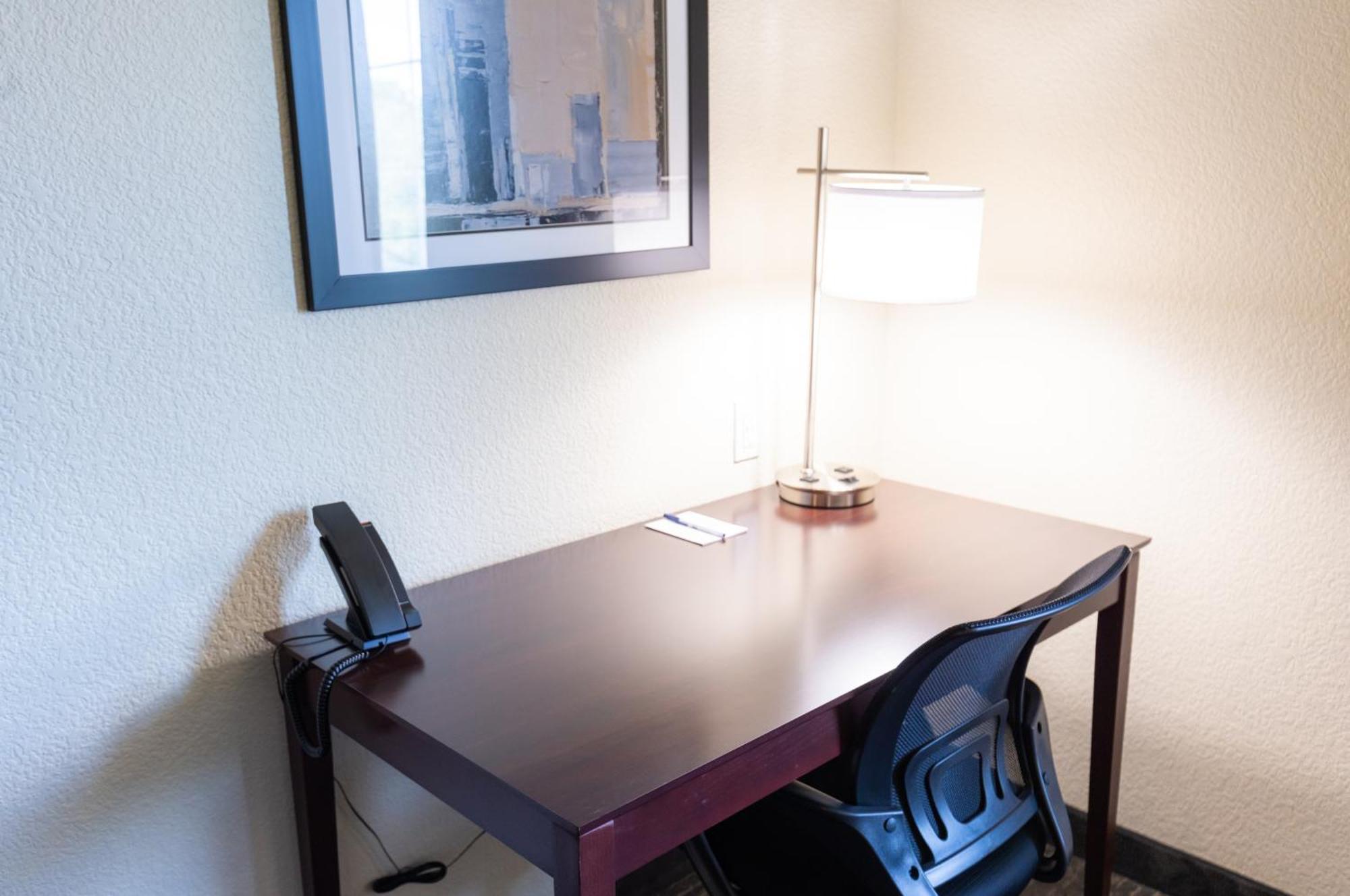 Cobblestone Inn & Suites - Winters Esterno foto