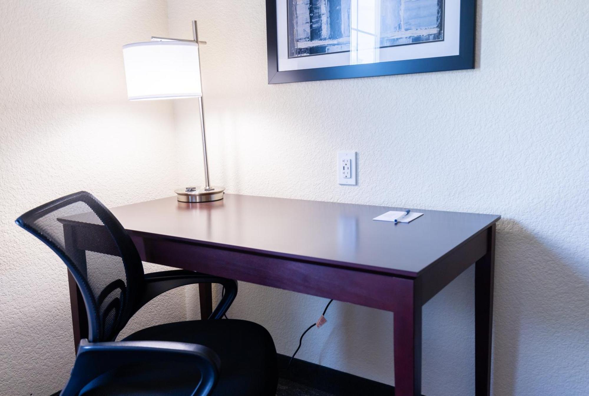 Cobblestone Inn & Suites - Winters Esterno foto