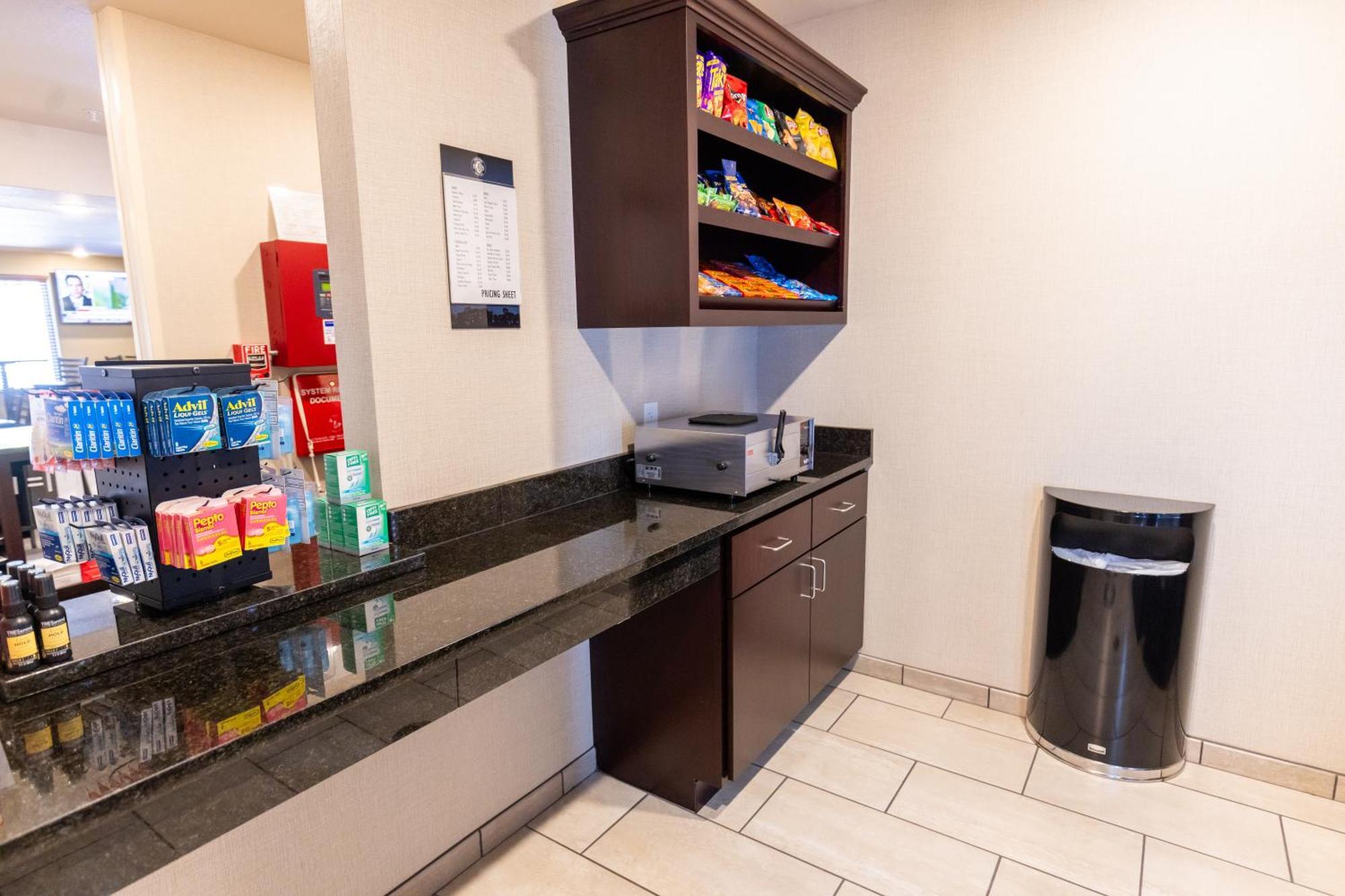 Cobblestone Inn & Suites - Winters Esterno foto