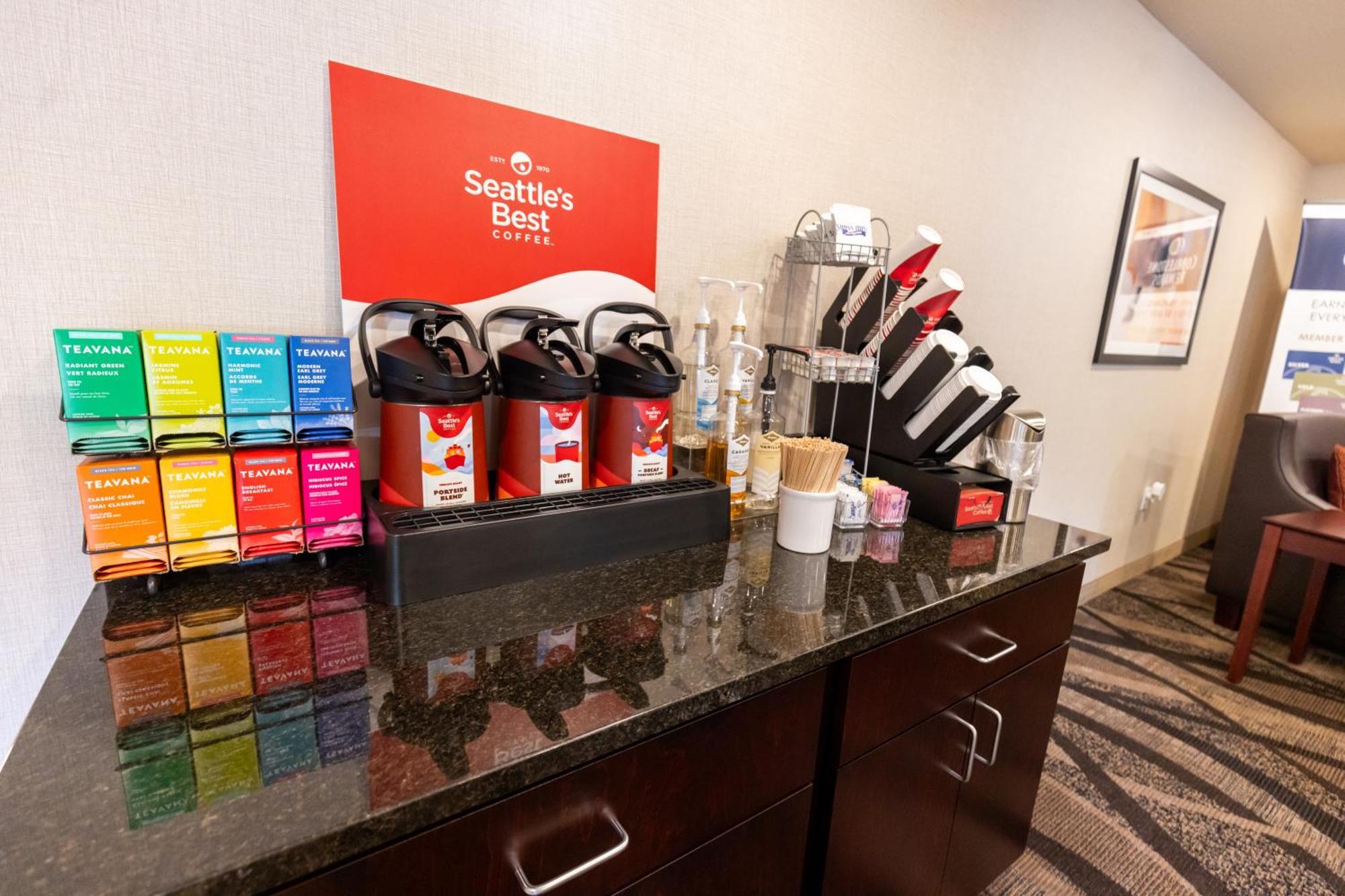 Cobblestone Inn & Suites - Winters Esterno foto