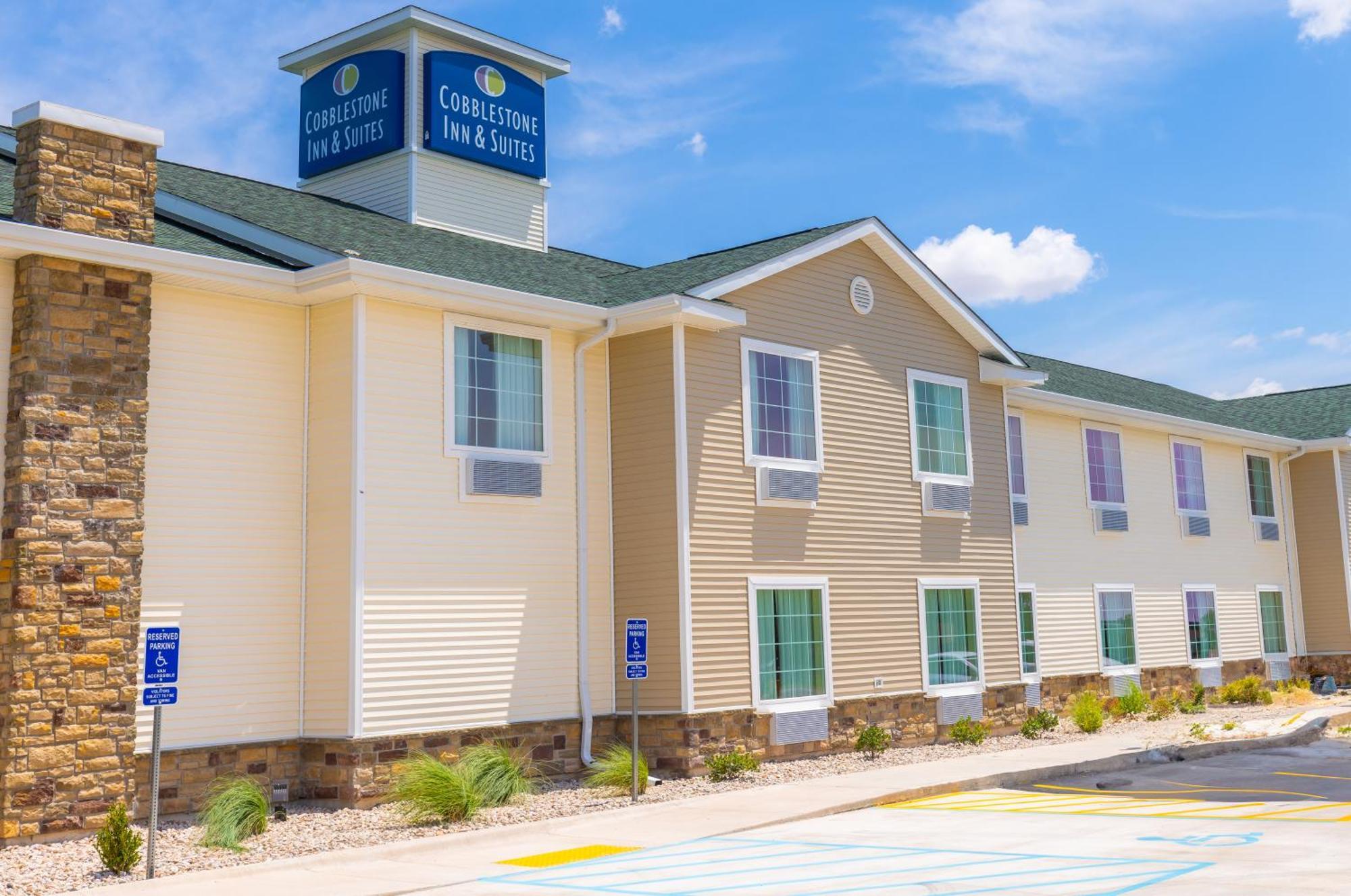 Cobblestone Inn & Suites - Winters Esterno foto