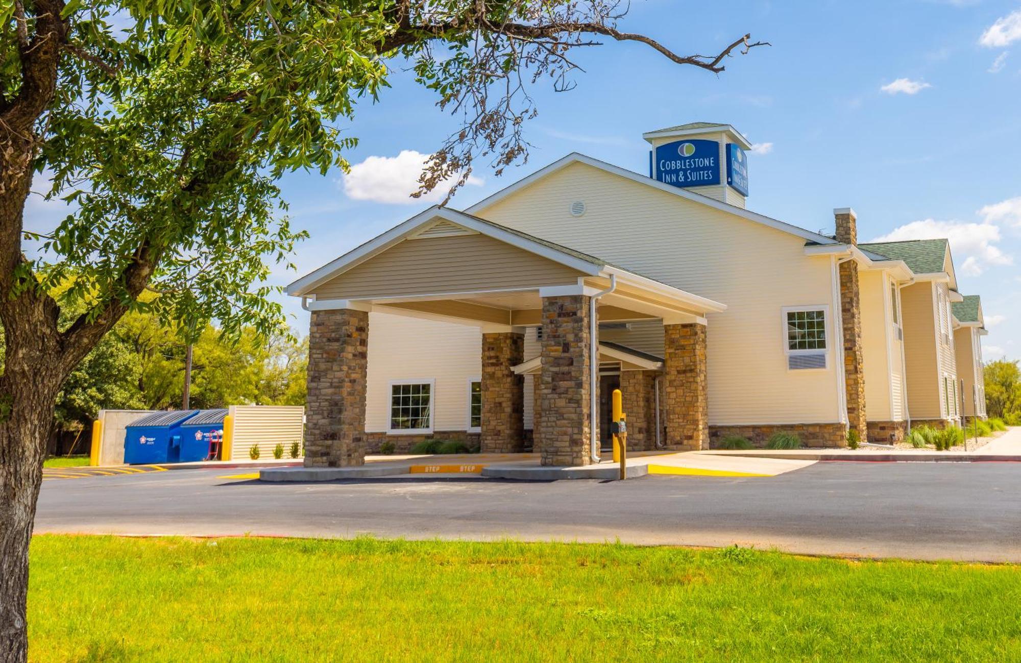Cobblestone Inn & Suites - Winters Esterno foto