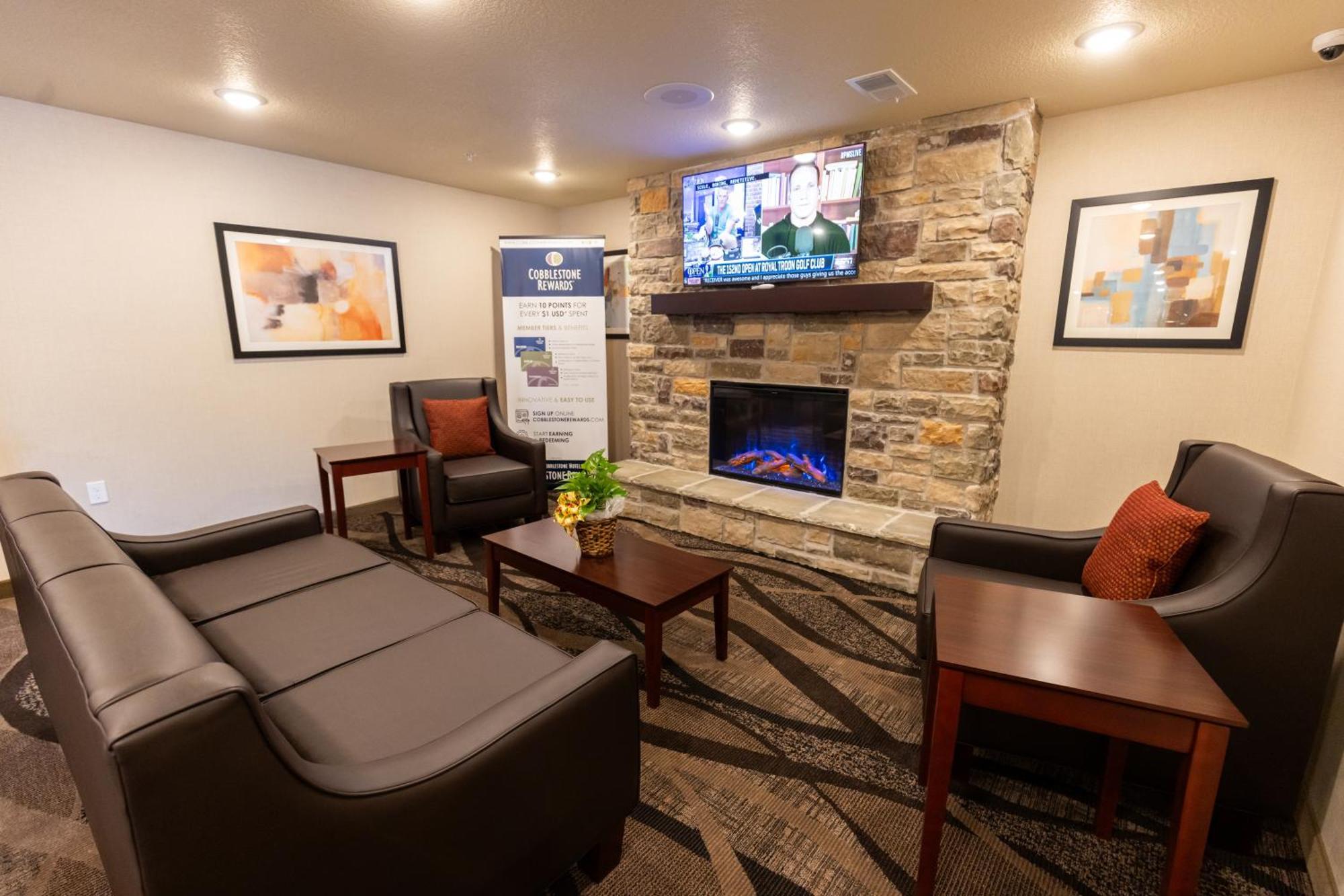 Cobblestone Inn & Suites - Winters Esterno foto