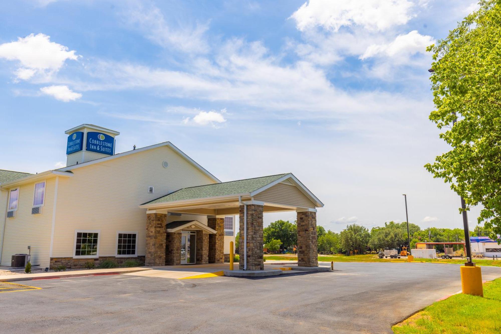 Cobblestone Inn & Suites - Winters Esterno foto