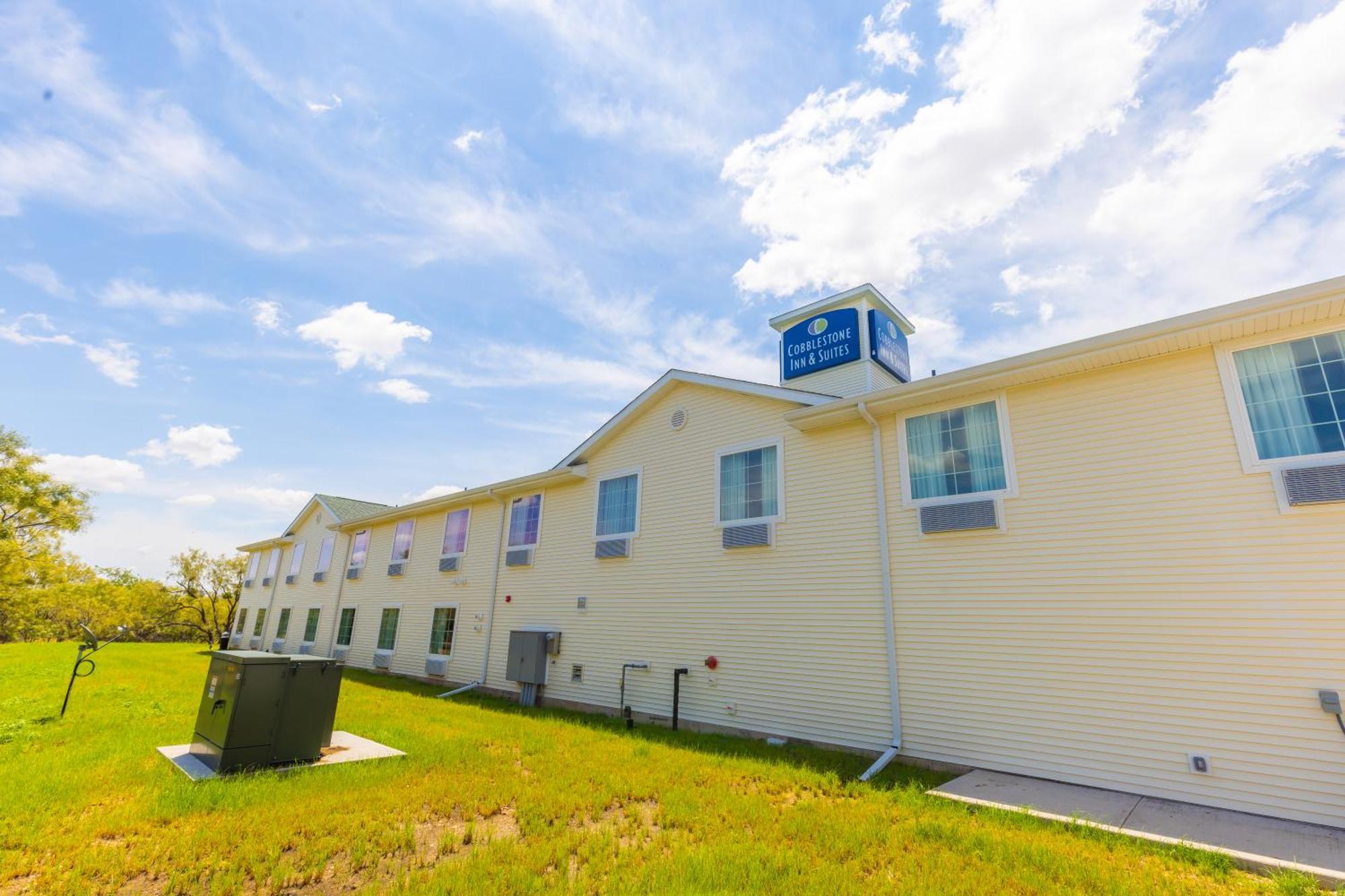 Cobblestone Inn & Suites - Winters Esterno foto